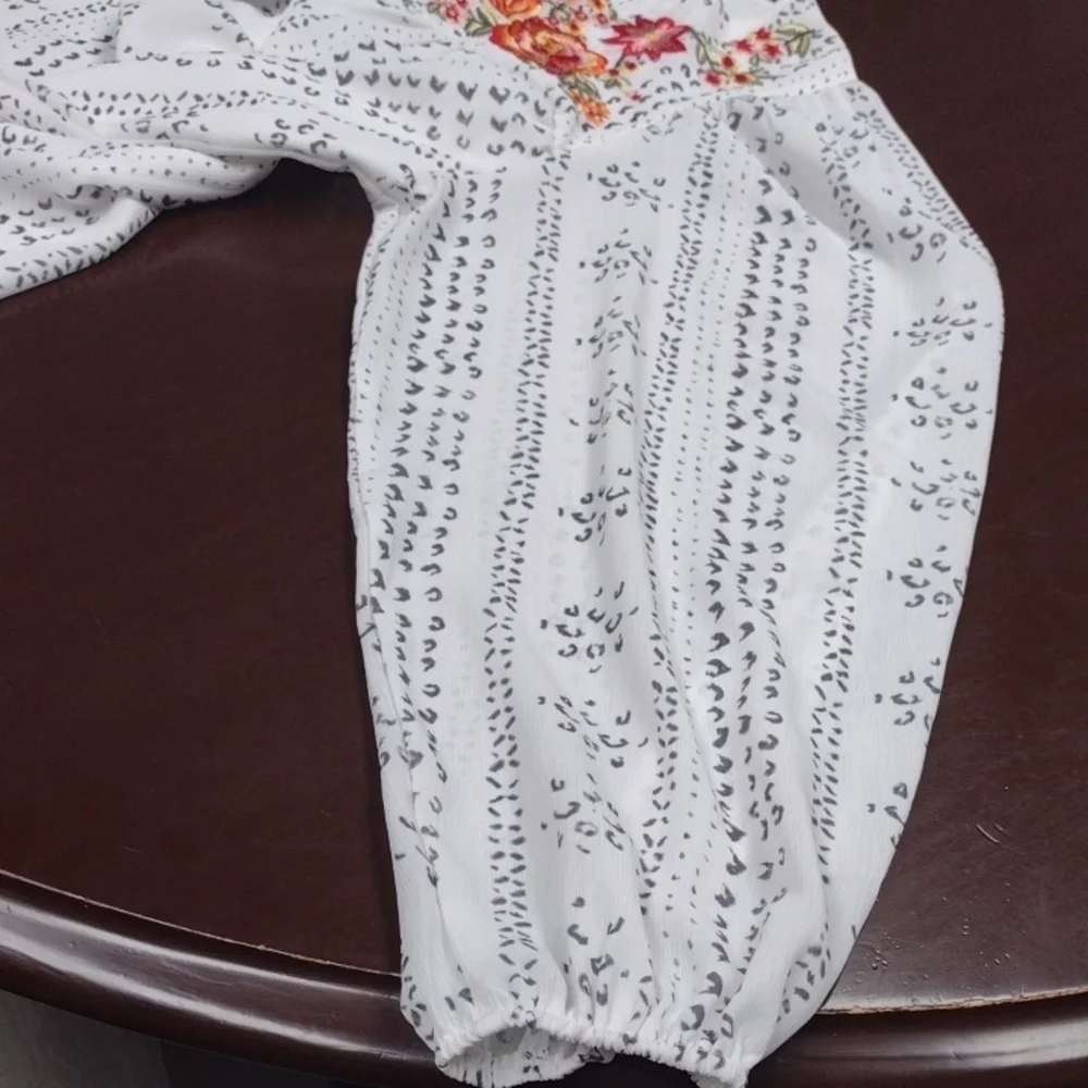 White Embellished Relaxed Blouse - Picture 11 of 12